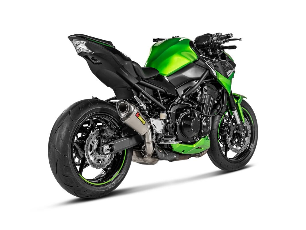 Kawasaki Z900 2025 Akrapovic udstødning - slip - on - Pitboxen Performance