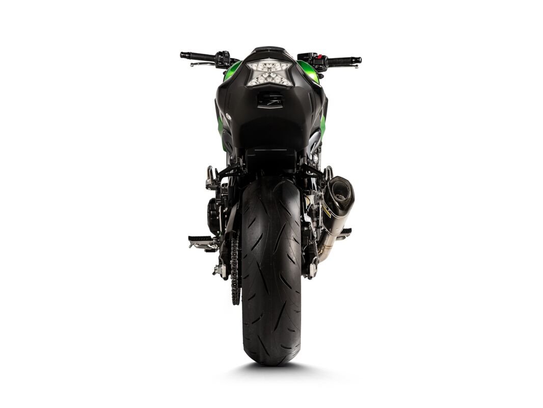 Kawasaki Z900 2025 Akrapovic udstødning - slip - on - Pitboxen Performance